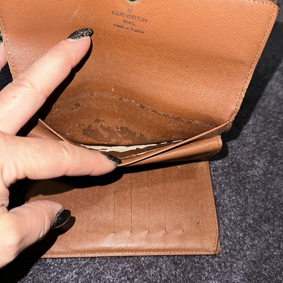 Luis Vuitton wallet. - Picture 8 of 17